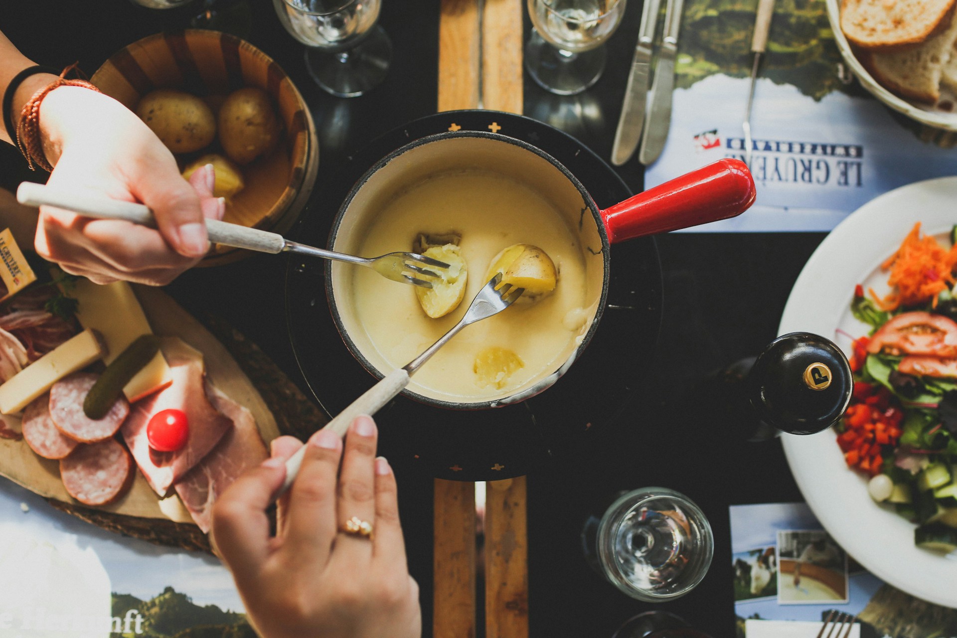 Ostfondue: En läcker och mysig rätt att dela